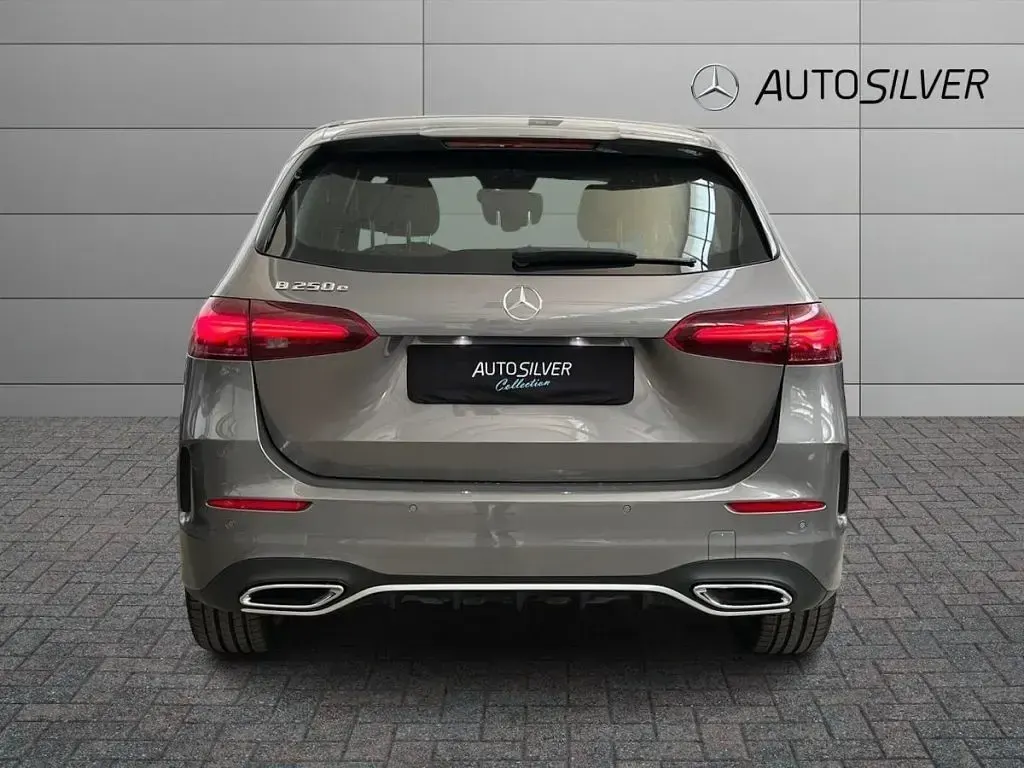 Usata Mercedes B250 Advanced Plus 163 CV (119 kW) 2025 Grigio montagna Utilitaria