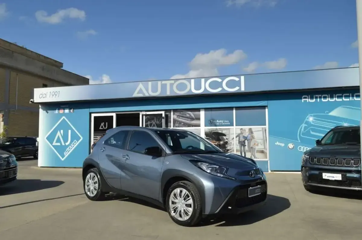 Usata Toyota Aygo X Active 72 CV (52 kW) 2025 Celestial gray SUV