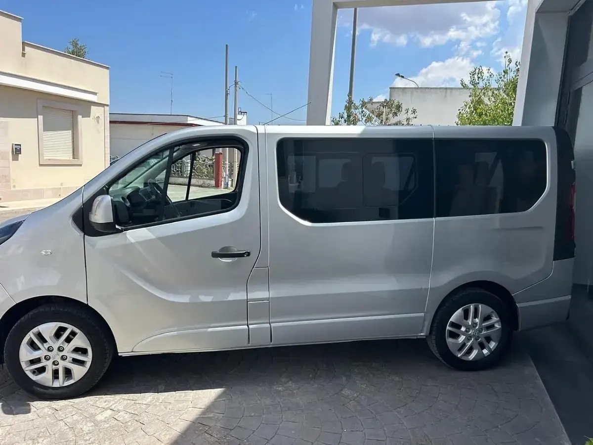 Usata Opel Vivaro 125 CV (91 kW) 2018 Argento Monovolume