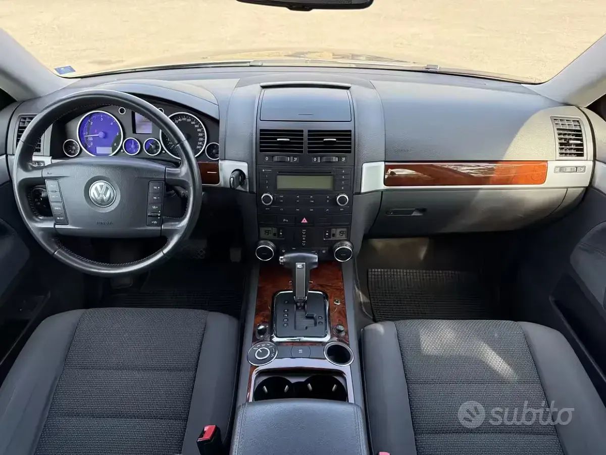Usata VW Touareg 224 CV (164 kW) 2006 Grigio SUV