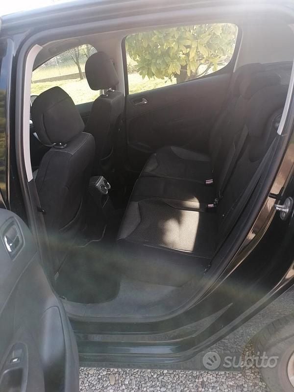 Usata Peugeot 308 110 CV (80 kW) 2008 Nero Berlina