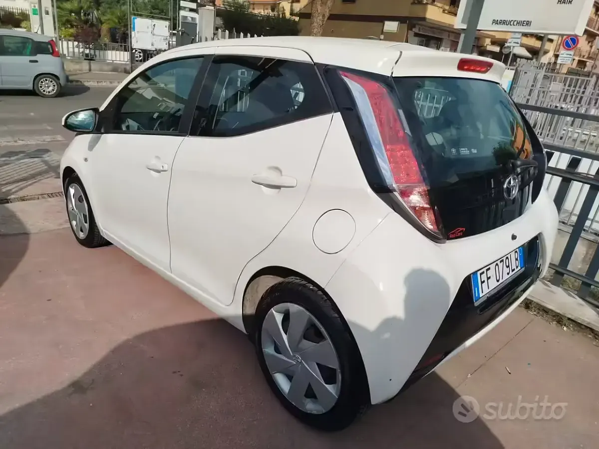 Usata Toyota Aygo 69 CV (50 kW) 2016 Bianco Utilitaria