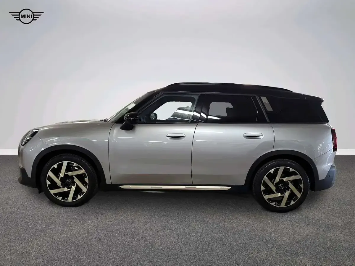 Usata Mini Countryman Favoured 150 kW (204 CV) 2026 Grigio SUV