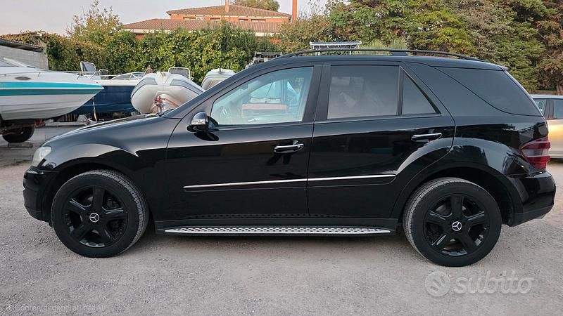 Usata Mercedes ML320 224 CV (164 kW) 2007 Nero SUV