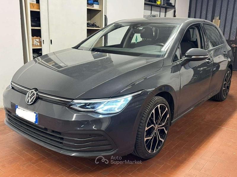 Usata VW Golf VIII Life 110 CV (80 kW) 2023 Grigio Berlina