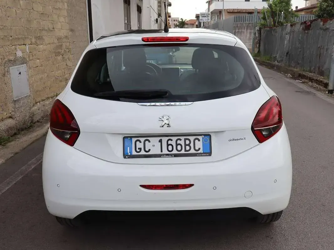 Usata Peugeot 208 Active 102 CV (75 kW) 2020 Bianco Utilitaria