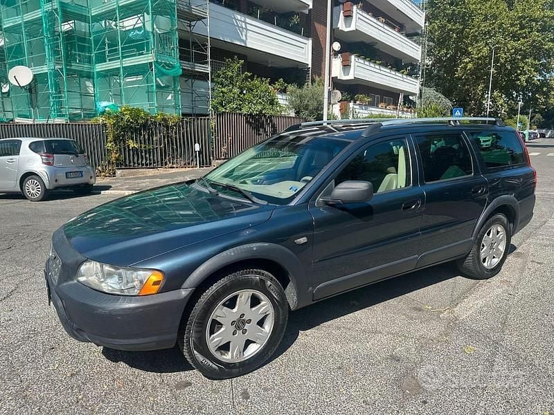 Usata Volvo XC70 163 CV (119 kW) 2005 Blu/azzurro Berlina