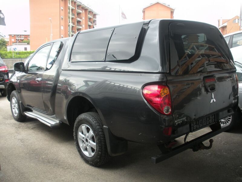 Usata Mitsubishi L200 136 CV (100 kW) 2014 Gray Pick-up