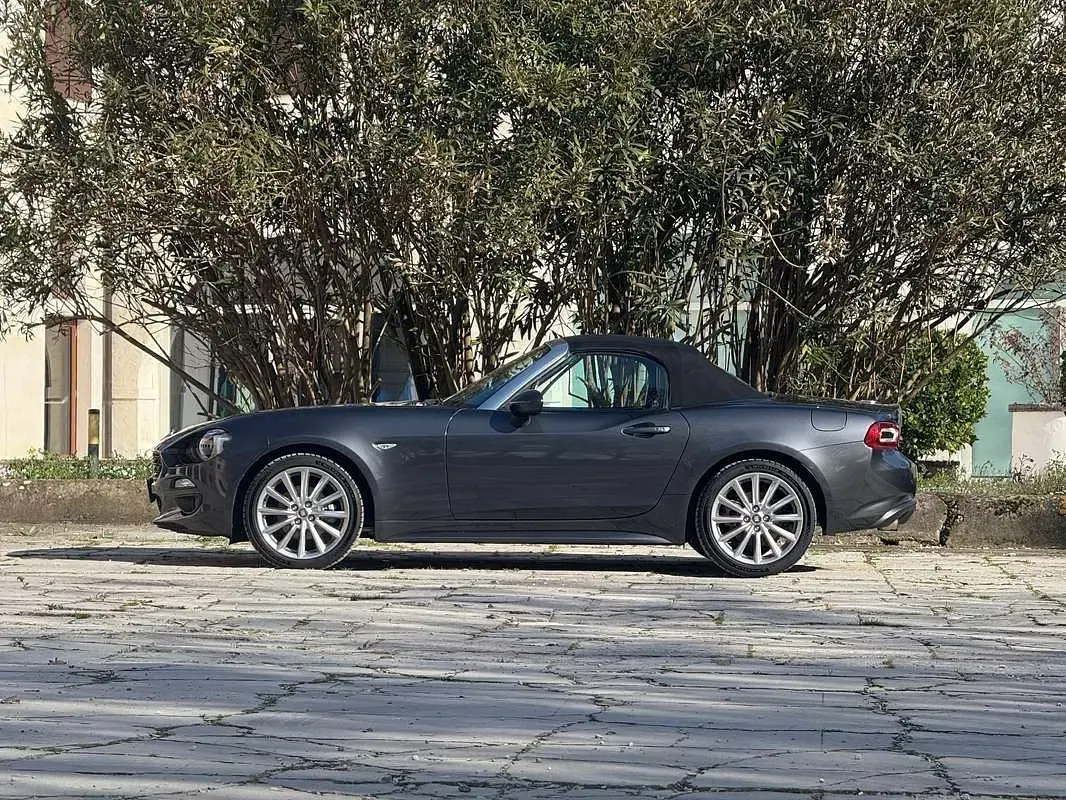 Usata Fiat 124 Spider Lusso 140 CV (102 kW) 2018 Grigio Cabrio