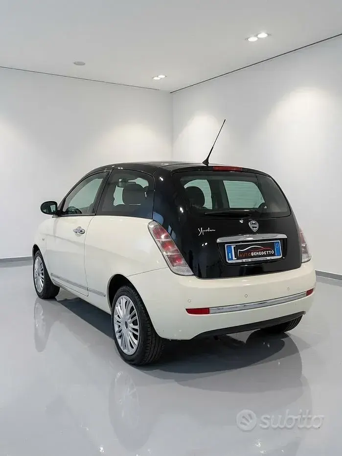 Usata Lancia Ypsilon Platinum 69 CV (50 kW) 2011 Bianco Utilitaria