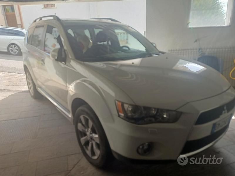 Usata Mitsubishi Outlander 156 CV (114 kW) 2012 Bianco SUV