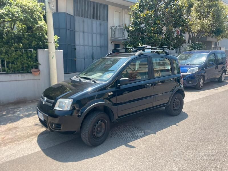 Usata Fiat Panda 4x4 69 CV (50 kW) 2005 Nero Utilitaria