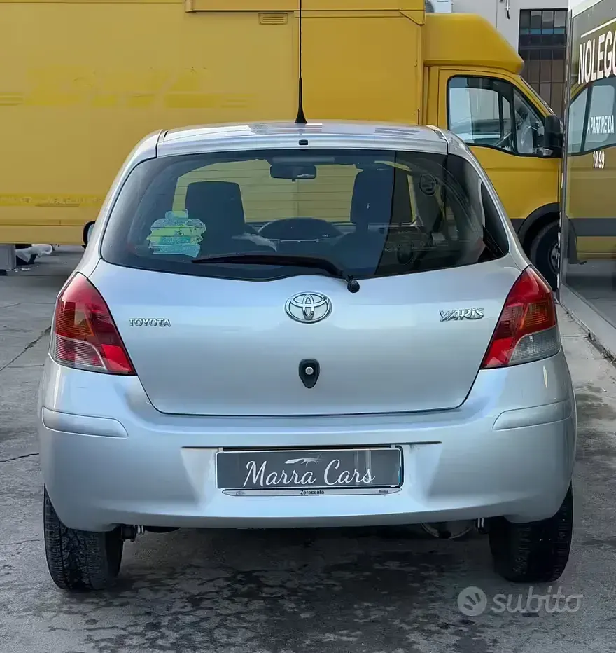 Usata Toyota Yaris 69 CV (50 kW) 2009 Grigio Utilitaria