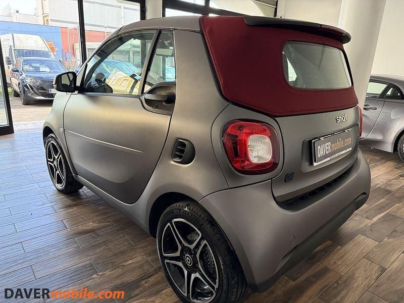 Usata Smart ForTwo Electric Drive Pulse 60 kW (82 CV) 2022 Grigio scuro Cabrio