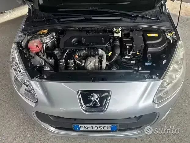 Usata Peugeot 308 Business-Line 93 CV (68 kW) 2012 Grigio Berlina