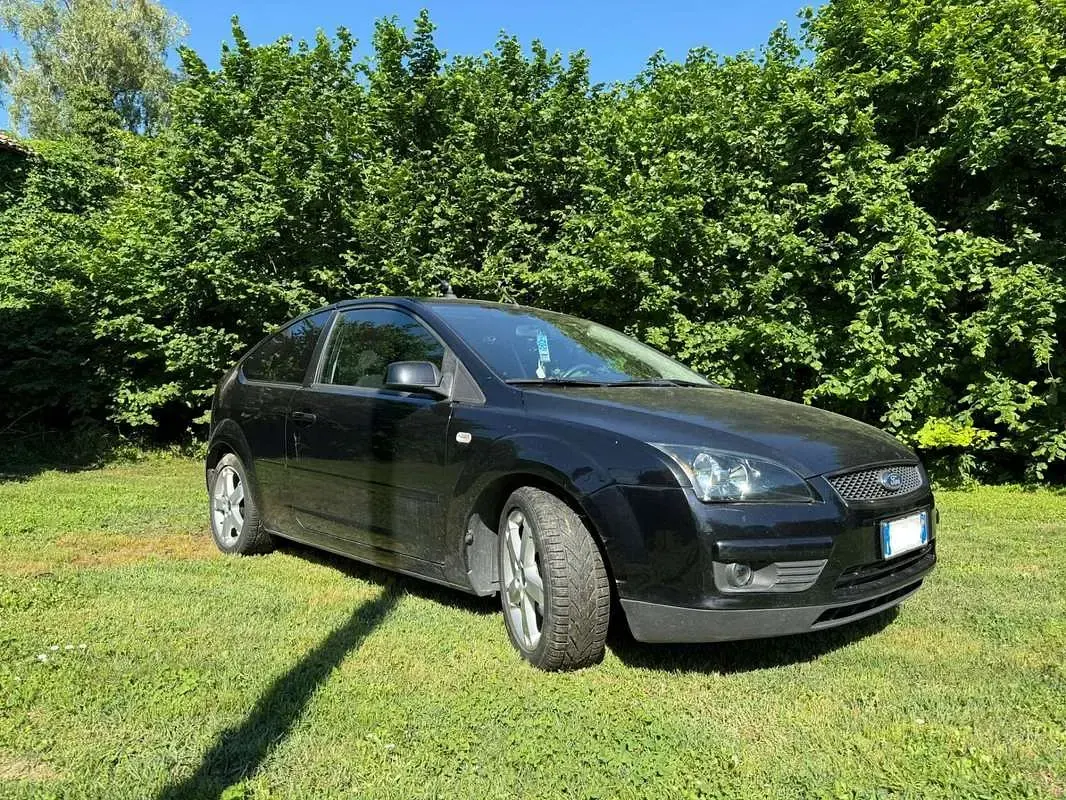 Usata Ford Focus 110 CV (80 kW) 2007 Nero Berlina