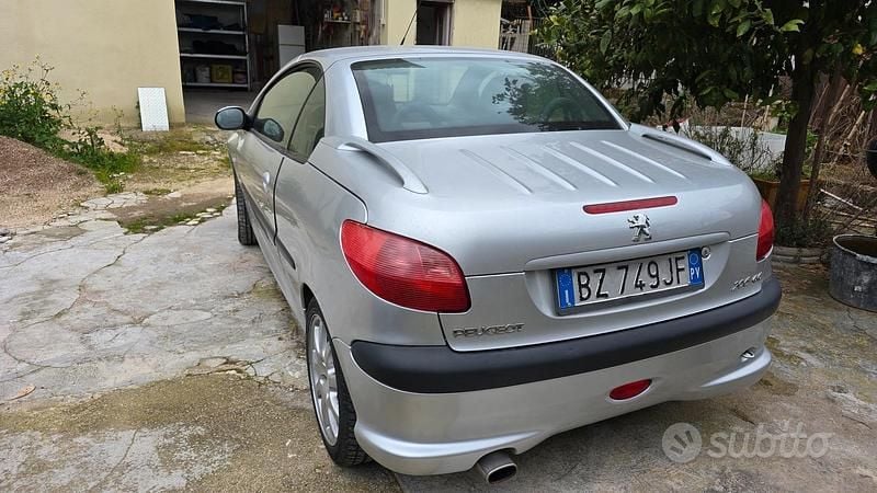 Usata Peugeot 206 CC 136 CV (100 kW) 2000 Grigio Cabrio
