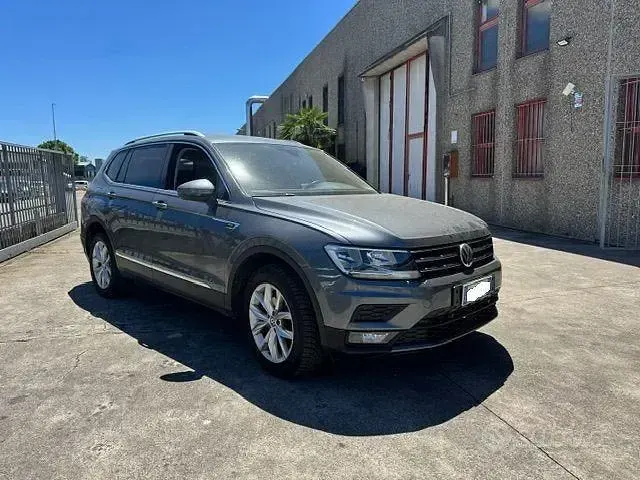 Usata VW Tiguan Allspace Advance 150 CV (110 kW) 2018 Grigio scuro SUV