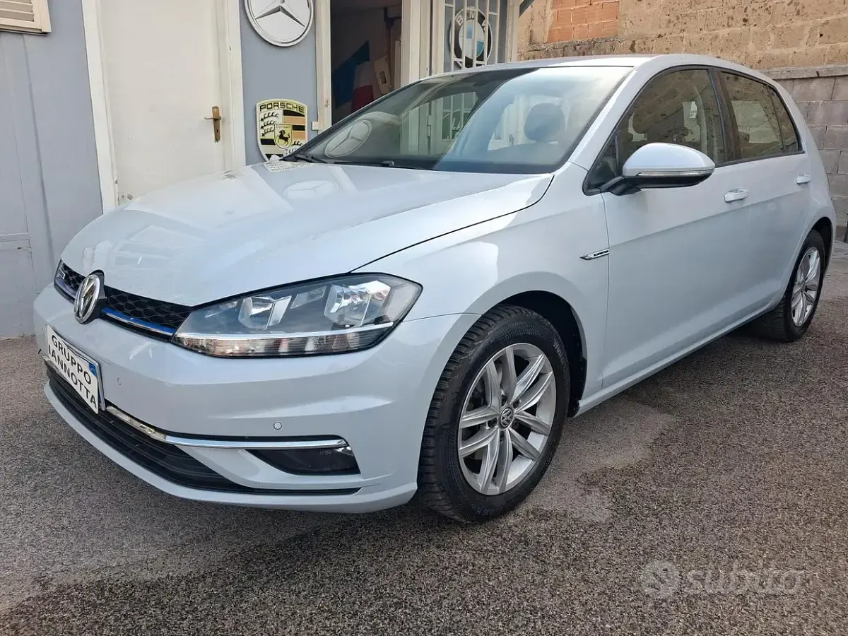 Usata VW Golf VII Highline 110 CV (80 kW) 2017 Berlina