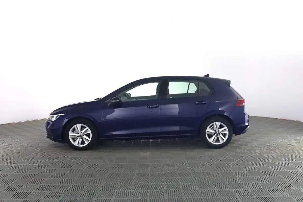 Usata VW Golf VIII Life 110 CV (80 kW) 2023 Atlantic blue Berlina