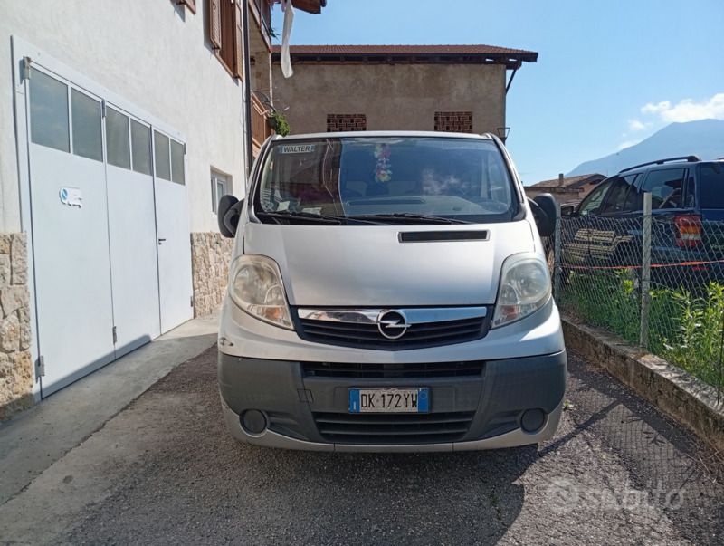Usata Opel Vivaro 115 CV (84 kW) 2007 Marrone Monovolume