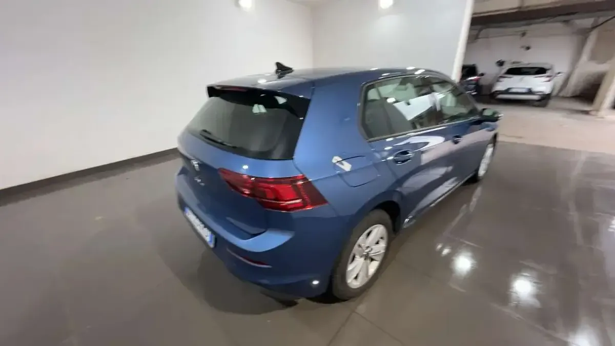 Usata VW Golf VIII Life 116 CV (85 kW) 2025 Blu/azzurro Berlina