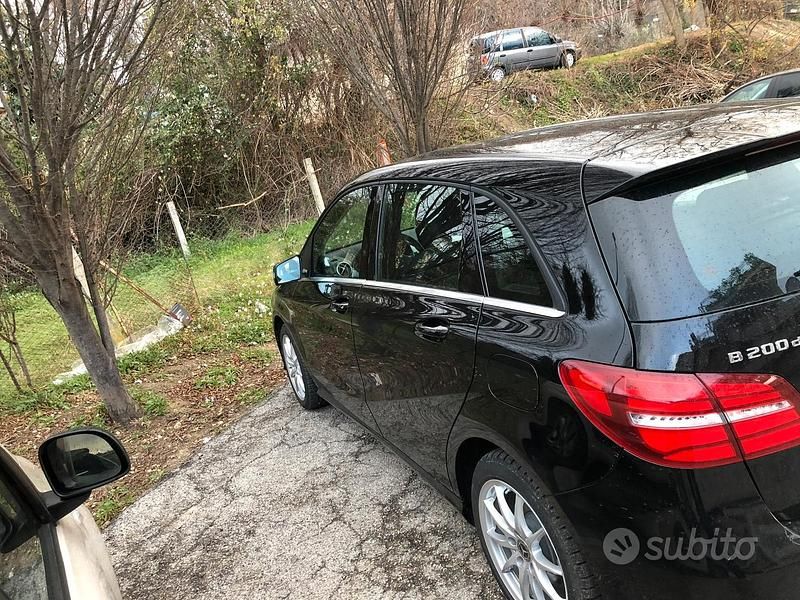 Usata Mercedes B200 136 CV (100 kW) 2018 Nero Monovolume