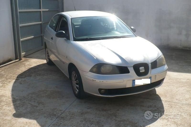 Usata 2002 Seat Ibiza Tre volumi | 850 € (Super prezzo) - Immagine 1/4