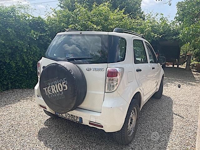 Usata Daihatsu Terios 105 CV (77 kW) 2010 Bianco SUV