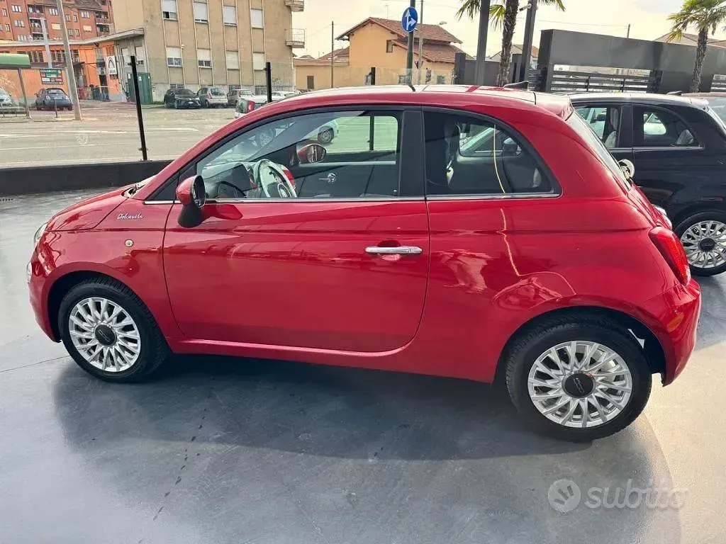Usata Fiat 500 Dolcevita 69 CV (50 kW) 2023 Rosso metallizzato Utilitaria
