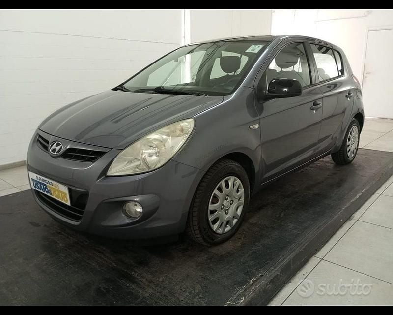 Usata Hyundai i20 Classic 77 CV (56 kW) 2009 Grigio metallizzato Utilitaria