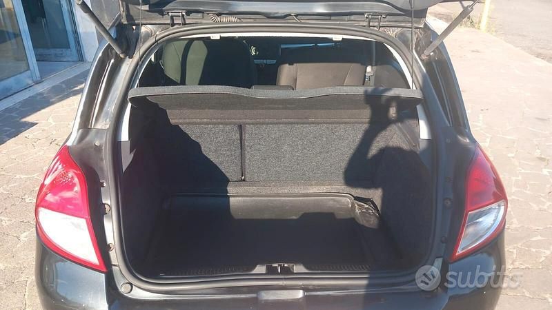 Usata Renault Clio II Dynamique 75 CV (55 kW) 2009 Nero Berlina