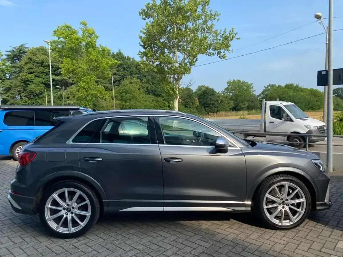 Usata Audi RS Q3 400 CV (294 kW) 2021 Grigio daytona SUV