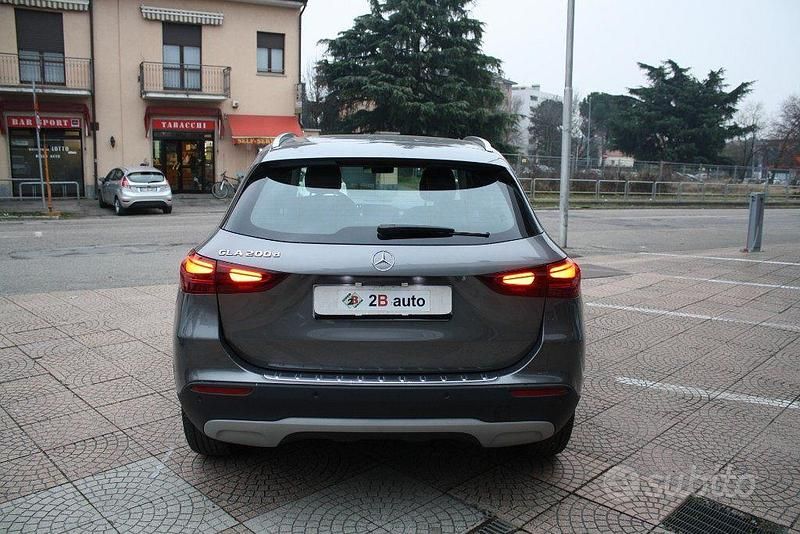 Usata Mercedes GLA200 Business 150 CV (110 kW) 2023 Grigio SUV