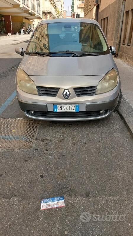 Grigio Usata 2004 Renault Scénic II Monovolume | 800 € (Super prezzo) - Immagine 1/4