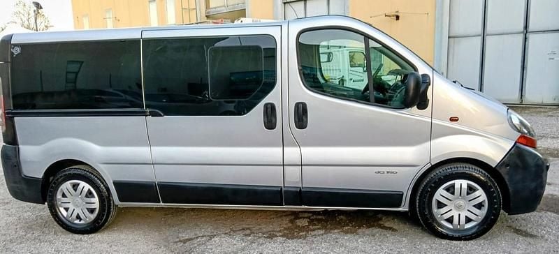 Grigio Usata 2007 Renault Trafic Monovolume | 9250 € (Cara) - Immagine 1/4
