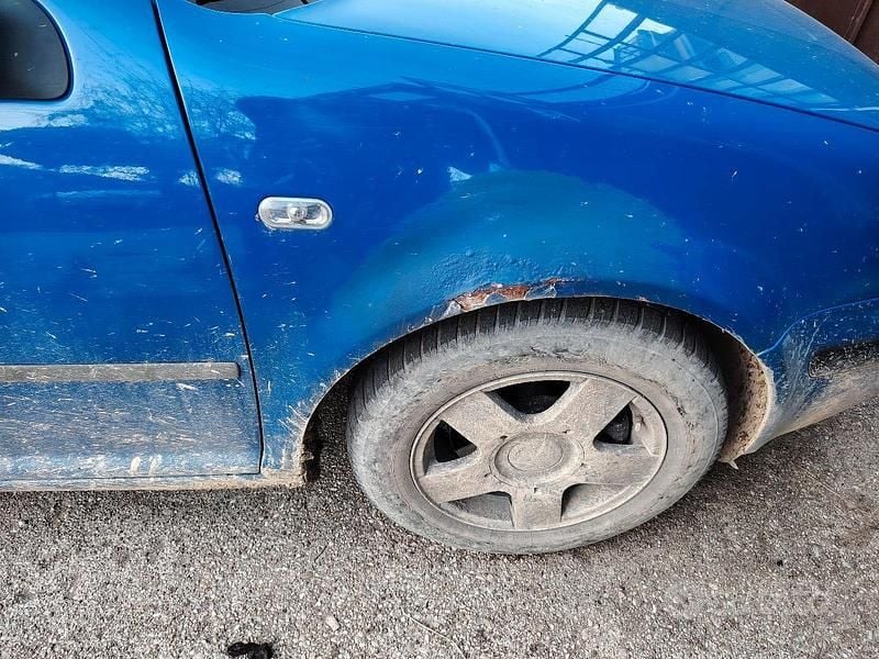 Usata VW Golf IV 101 CV (74 kW) 1999 Blu Utilitaria