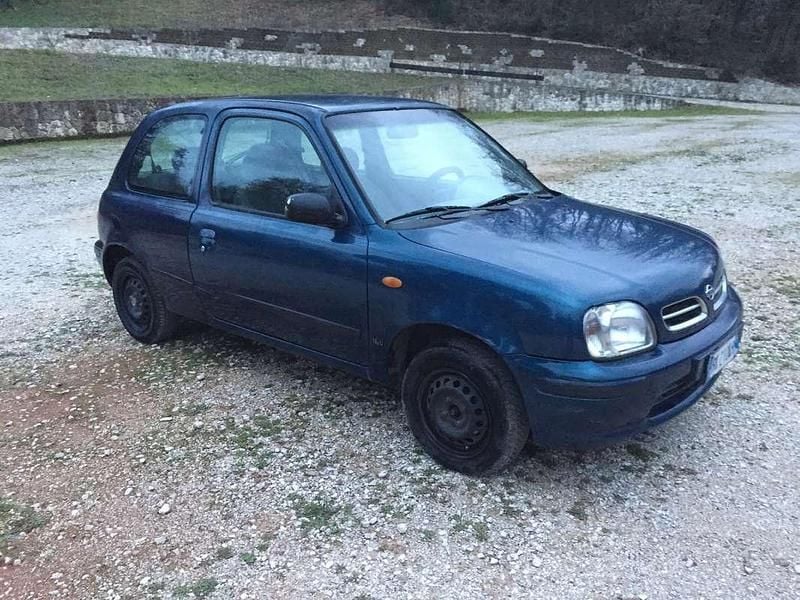 Usata Nissan Micra 54 CV (39 kW) 2000 Blu/azzurro Berlina