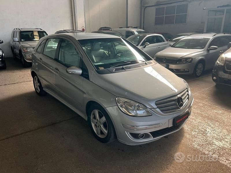 Usata Mercedes B200 119 CV (87 kW) 2007 Grigio Monovolume
