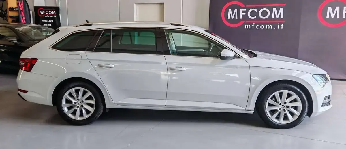 Usata Skoda Superb Style 150 CV (110 kW) 2022 Bianco Station wagon