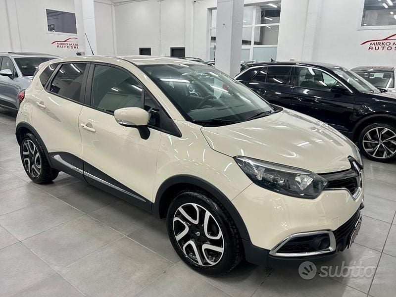 Usata Renault Captur 90 CV (66 kW) 2015 Beige SUV