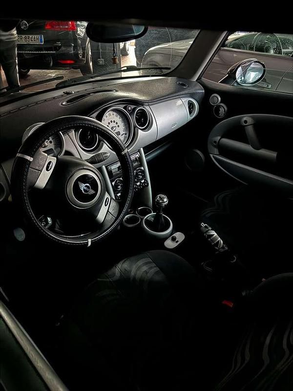 Usata Mini Cooper 116 CV (85 kW) 2005 Argento Utilitaria