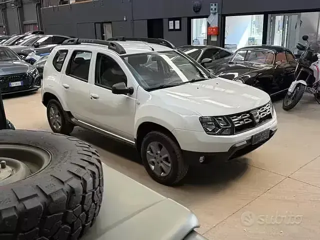 Usata Dacia Duster Lauréate 114 CV (83 kW) 2015 Bianco pastello SUV