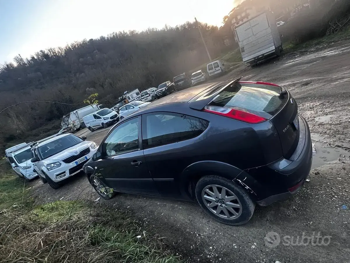 Usata Ford Focus 90 CV (66 kW) 2007 Bluazzurro Berlina