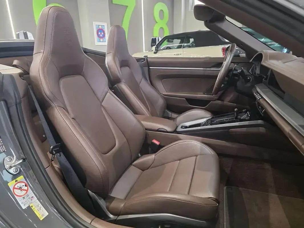 Usata Porsche 992 480 CV (353 kW) 2025 Grigio Cabrio