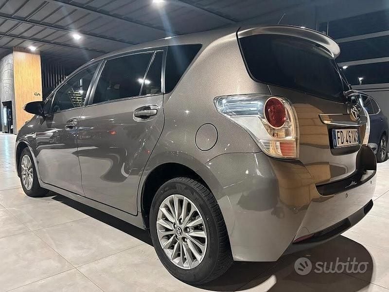 Usata Toyota Verso 111 CV (81 kW) 2016 Grigio Monovolume