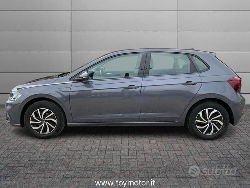 Usata VW Polo Life 95 CV (69 kW) 2023 Grigio Utilitaria