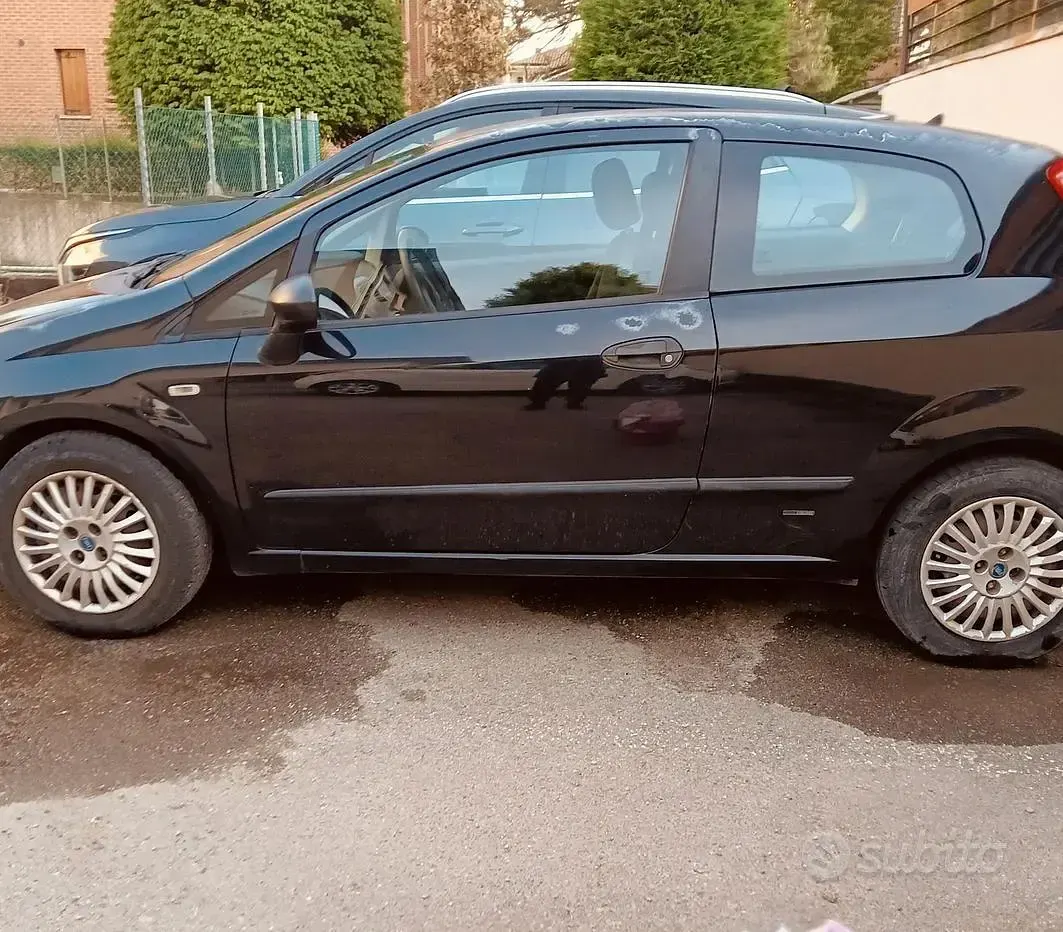 Usata Fiat Grande Punto 65 CV (47 kW) 2005 Nero Utilitaria