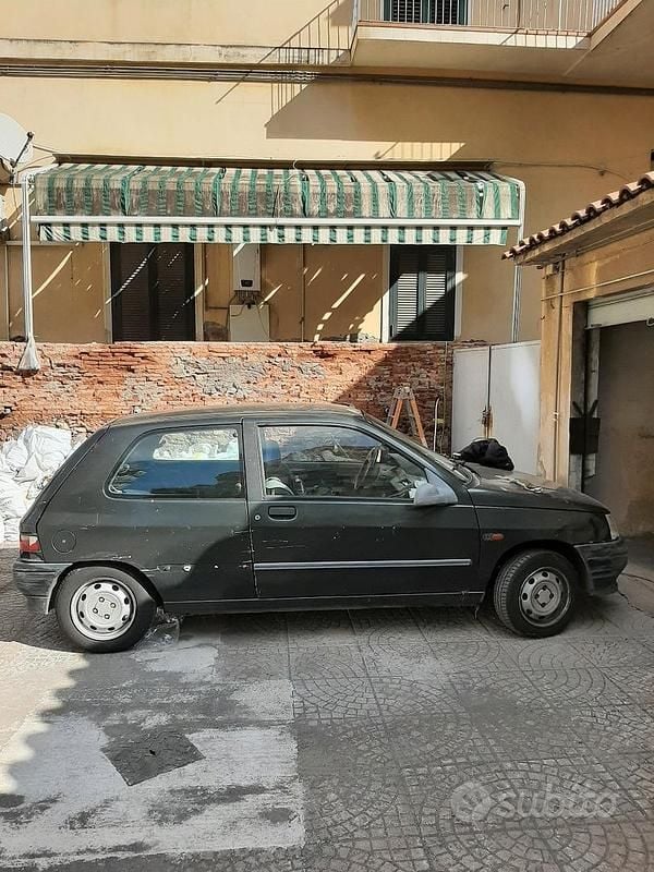 Usata Renault Clio 54 CV (39 kW) 1993 Berlina