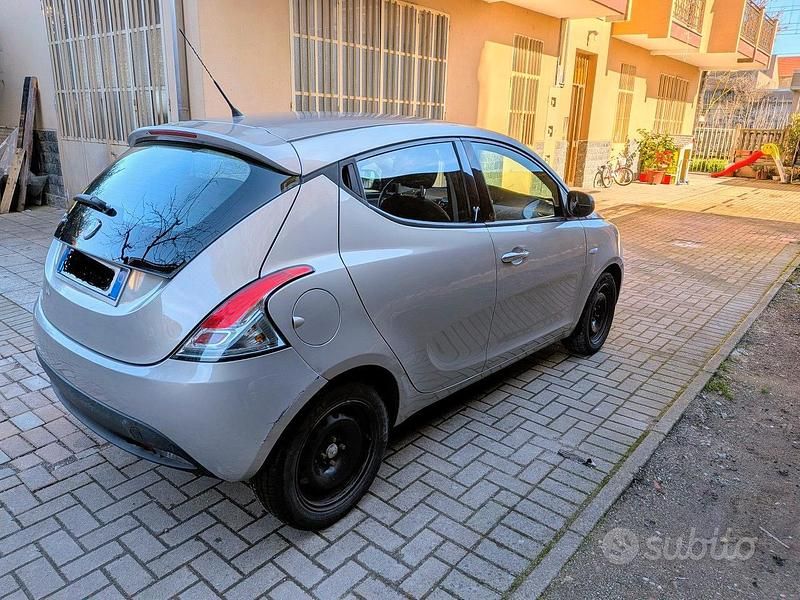 Usata Lancia Ypsilon Silver 95 CV (69 kW) 2011 Grigio Utilitaria